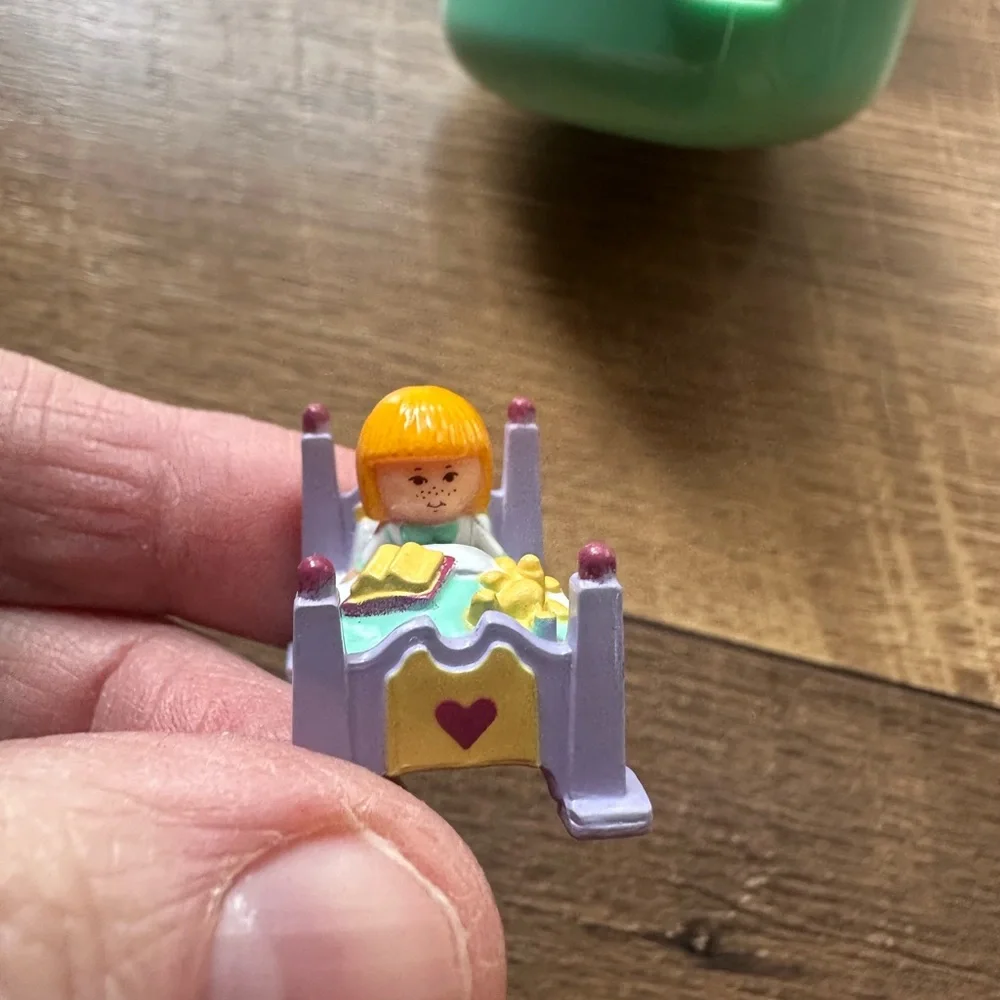 Vintage Bedtime Heart-Shaped Dollhouse Polly Pocket - Picture 4 of 12